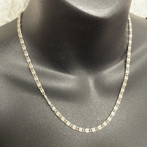 Spiral Link Sterling Silver Chain. Delicate Look but Beautiful Handcrafted Link - Picture 5 of 8